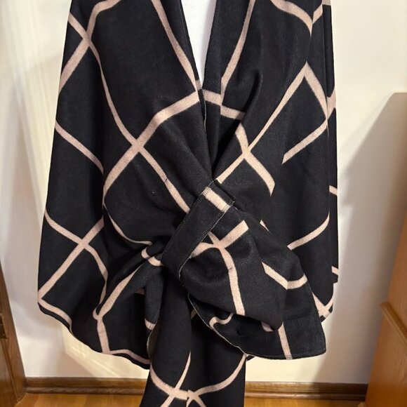 NEW MOSS ROSE WOMEN'S REVERSIBLE Shawl/Poncho/Open Front - ONE SIZE - Picture 7 of 14